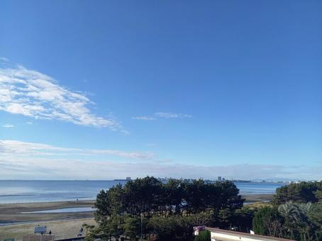 晴れた日の遠浅の海辺 海,空,青空の写真素材