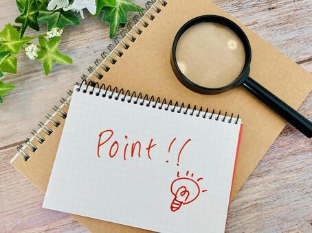 POINTの文字と豆電球の絵＋虫眼鏡 ポイント,豆電球,虫眼鏡の写真素材