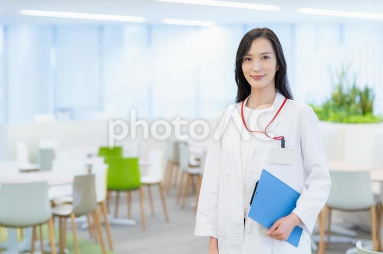 病院で働く若い医者 医者,病院,医療の写真素材