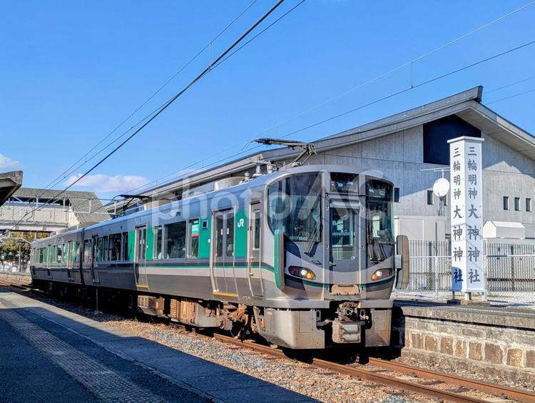 JR万葉まほろば線、三輪駅での227系 鉄道,交通,電車の写真素材
