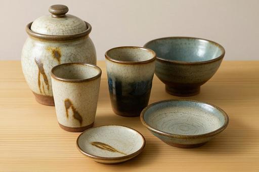 益子焼の器セットと和食器の風合い・焼き物 益子焼の器セットと和食器の風合い・焼き物の写真