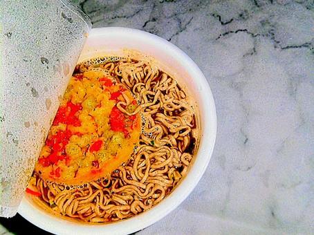 食事　かき揚げそば　カップ麺 そば,インスタント,カップ麵の写真素材