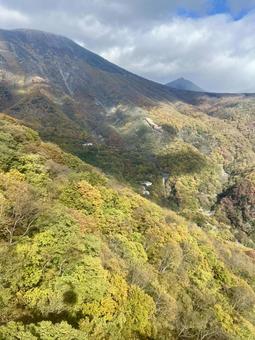 日光いろは坂下りのヘアピンカーブ 秋の風景,自然,日光の写真素材