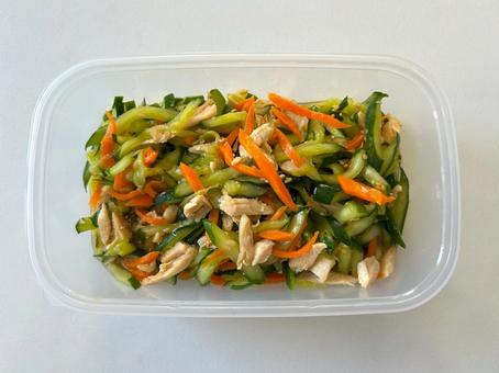 糸島きゅうりと鶏むね肉のオリーブポン酢 糸島きゅうりと鶏むね肉のオリーブポン酢 家事,常備菜,弁当おかずの写真素材