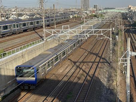 E235系 横須賀・総武快速線 幕張駅 E235系 横須賀・総武快速線 幕張駅の写真