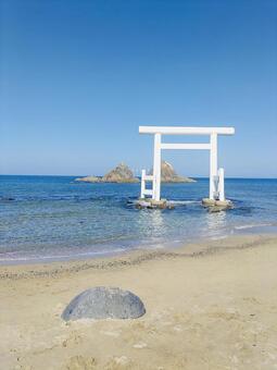 糸島 景勝地,鳥居,海の写真素材