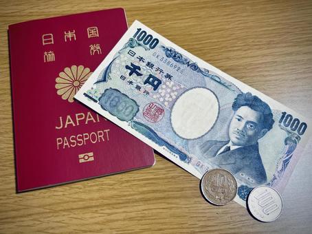 パスポートと現金2 パスポートと現金2 パスポート,旅,旅券の写真素材