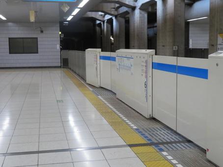 横浜市営地下鉄　中川駅の写真