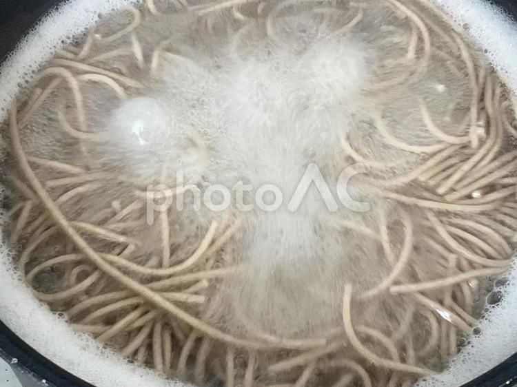 そばを茹でる光景 蕎麦,そば,茹でるの写真素材