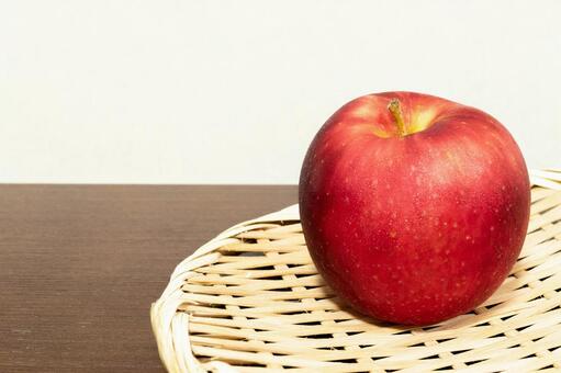 サンつがる（リンゴ） 果物,果実,フルーツの写真素材