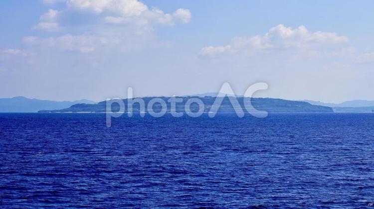 海から見える古宇利島の全景と海と空 古宇利島,沖縄,島の写真素材