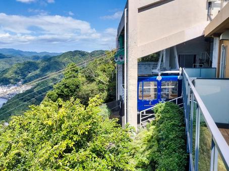 下田ロープウェイ山頂駅の駅舎と車両 下田ロープウェイ,山頂駅,寝姿山駅の写真素材