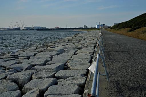 幕張の海岸線の向こうに見えるコンピナート 海岸,海,コンビナートの写真素材