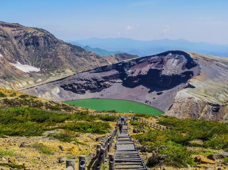 【宮城県】蔵王の御釜 【宮城県】蔵王の御釜 御釜,お釜,蔵王の写真素材
