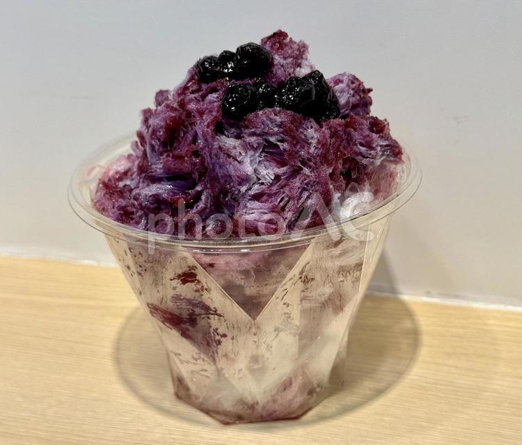 ブルーベリーのかき氷 氷菓子,風物詩,シロップの写真素材
