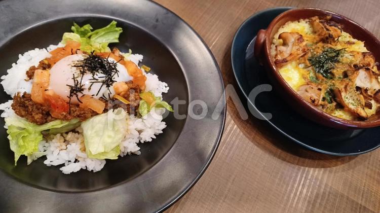 倉敷珈琲のタコライスとドリア 倉敷珈琲,料理,和風タコライスの写真素材