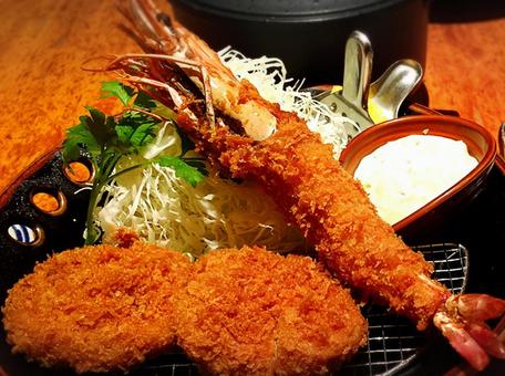 炸豬排和炸蝦套餐 炸豬排和炸蝦套餐