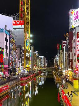 道頓堀の夜景縦画像 大阪,難波,ネオンの写真素材