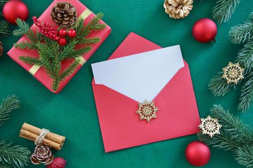 クリスマスプレゼントとメッセージカード クリスマスプレゼントとメッセージカード クリスマス,プレゼント,オーナメントの写真素材