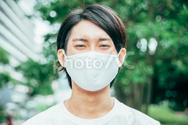 マスクをする男性 マスク,男性,コロナの写真素材