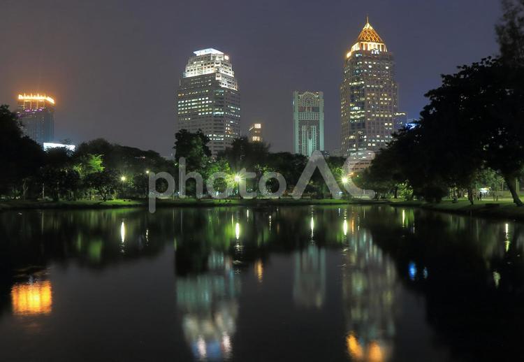 タイ　バンコクの市街地の風景とルンピニ公園 海外,外国,タイの写真素材