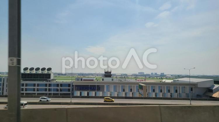 日中の暑い時間　タイ 空港,飛行機,街並みの写真素材