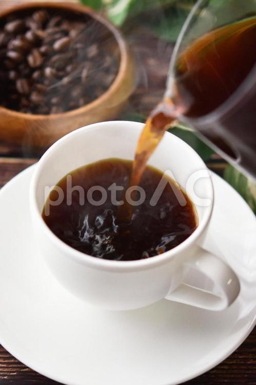 コーヒーを注ぐイメージ コーヒー,珈琲,コーヒー豆の写真素材