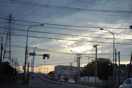 夕焼け空と道路の風景 夕焼け空と道路の風景 夕焼け,空,雲の写真素材