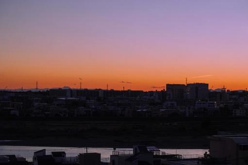 シルエットが美しい夕焼け シルエットが美しい夕焼け 夕焼け,マジックアワー,夕陽の写真素材