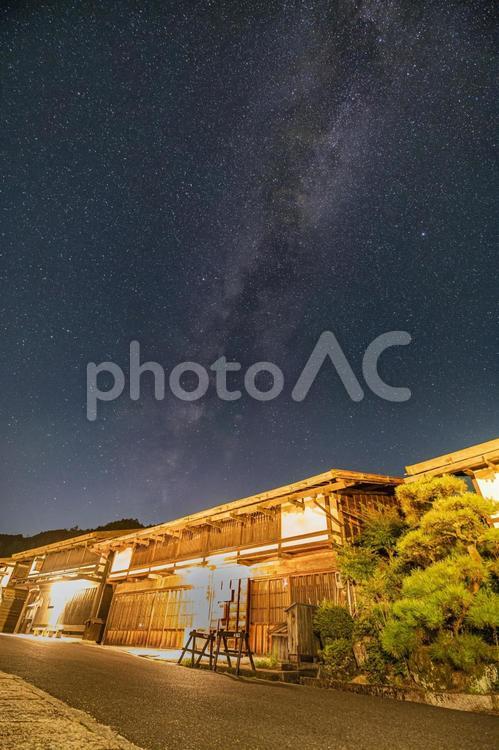 妻籠宿と天の川 妻籠宿,天の川,星空の写真素材