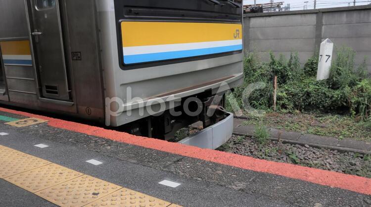 JR鶴見線の黄色い車両（車輛）扇町駅 扇町,鶴見線,扇町駅の写真素材