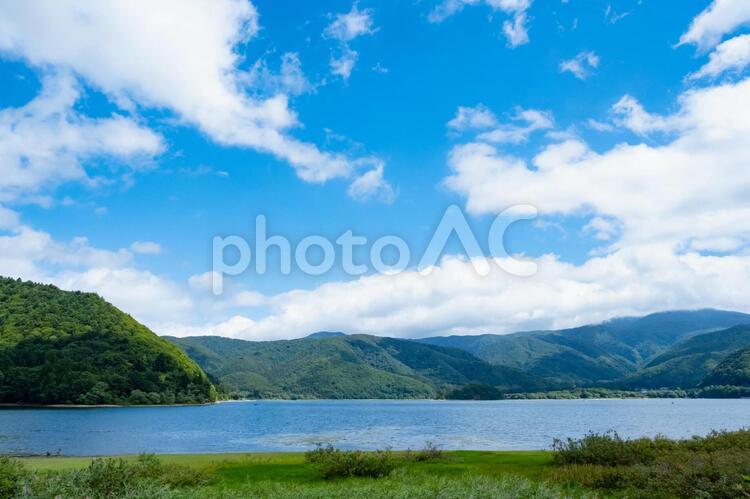 桧原湖と山々 桧原湖,湖,磐梯朝日国立公園の写真素材