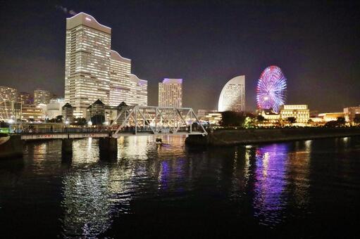 汽車道とみなとみらいの夜景 横浜,みなとみらい,夜景の写真素材