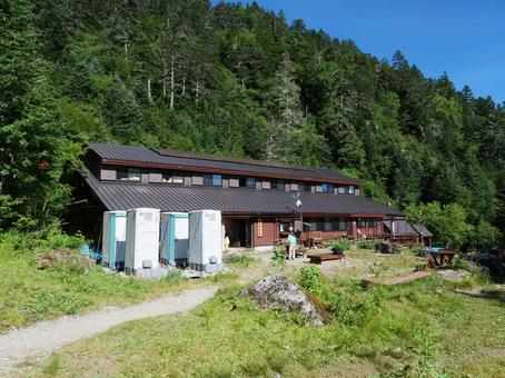 白根御池小屋 白根御池小屋 北岳,山小屋,白根御池小屋の写真素材