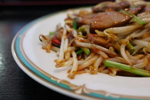 中華料理店のニラレバ炒め 中華料理店のニラレバ炒めの写真