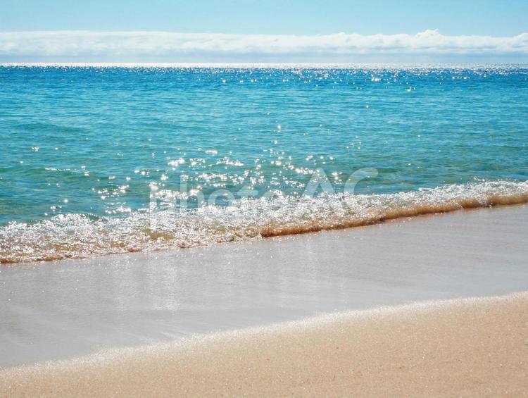 砂浜に打ち寄せる白波 海水浴,海,波の写真素材