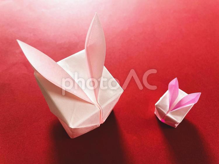 折り紙作品（ふうせんうさぎの親子）３ 折り紙,うさぎ,ふうせんの写真素材