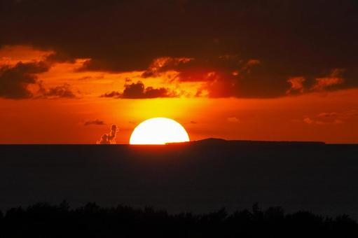 石垣島の夕陽 夕焼け,空色,風景の写真素材