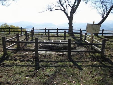 Tottori Castle Yamagamimaru Honmaru Kurumaido well, JPG