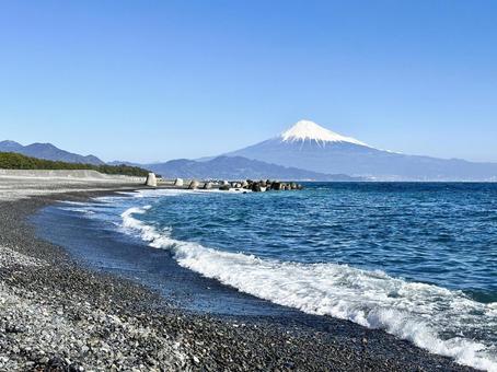 三保松原から見る駿河湾と富士山 三保松原から見る駿河湾と富士山 富士山,三保松原,駿河湾の写真素材