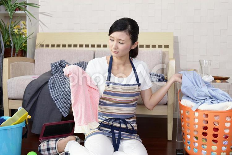 疲れた表情の主婦 女性,女,主婦の写真素材