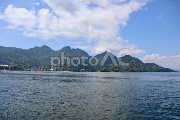 宮島　フェリー　厳島神社 宮島,フェリー,厳島神社の写真素材