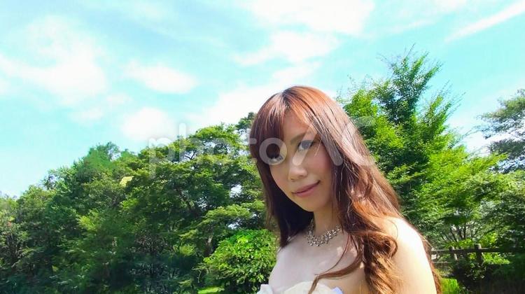 ウエディングドレスを着た女性 a110 bridal,love,お姉さんの写真素材