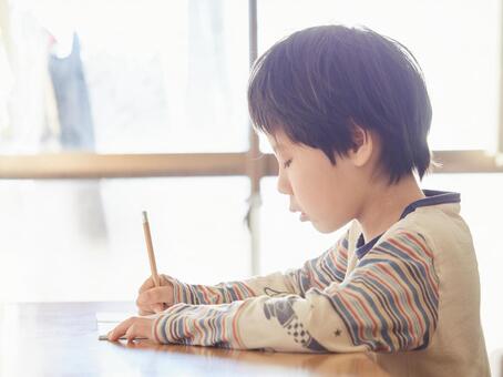 Elementary school students doing homework, grundschüler, zuhause, lernen, JPG