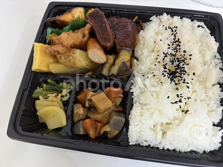 お昼ご飯に食べる幕の内弁当 外食,お昼頃,昼食の写真素材