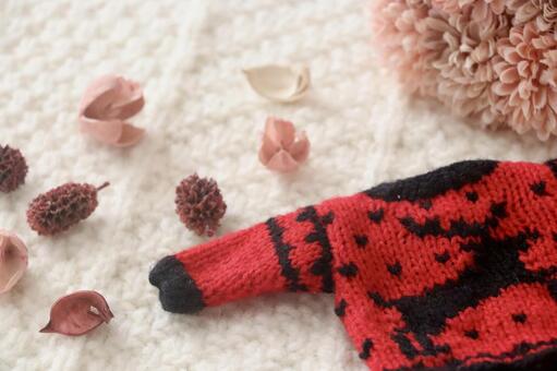 セーターとお花　クリスマスイメージ クリスマス,冬,クリスマス背景の写真素材