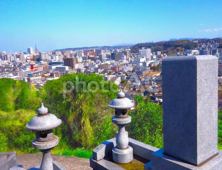 市街地の見える丘 墓,墓地,霊園の写真素材