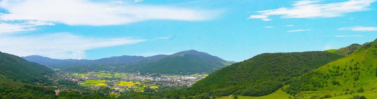 秋待ちの狭霧台(パノラマ) 秋待ちの狭霧台(パノラマ) 風景,山,草原の写真素材