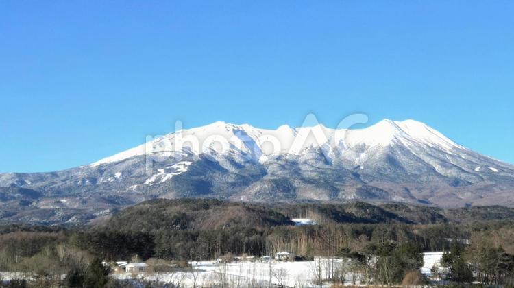 信州・雪の御嶽山(御岳山) 御嶽山,御岳山,雪景色の写真素材