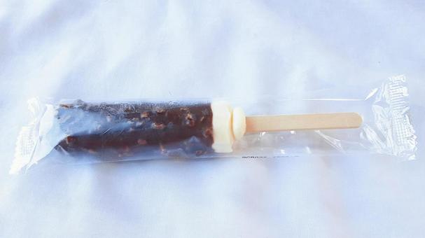 個包装クラッシュナッツチョコアイスバー 個包装クラッシュナッツチョコアイスバーの写真
